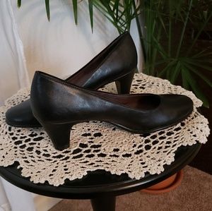 Black Low Heel Pumps